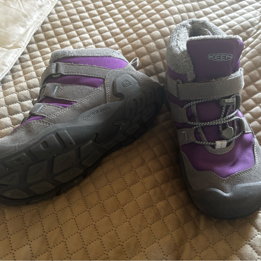 KEEN Unisex-Child Knotch Chukka mid Height Insulated Boot